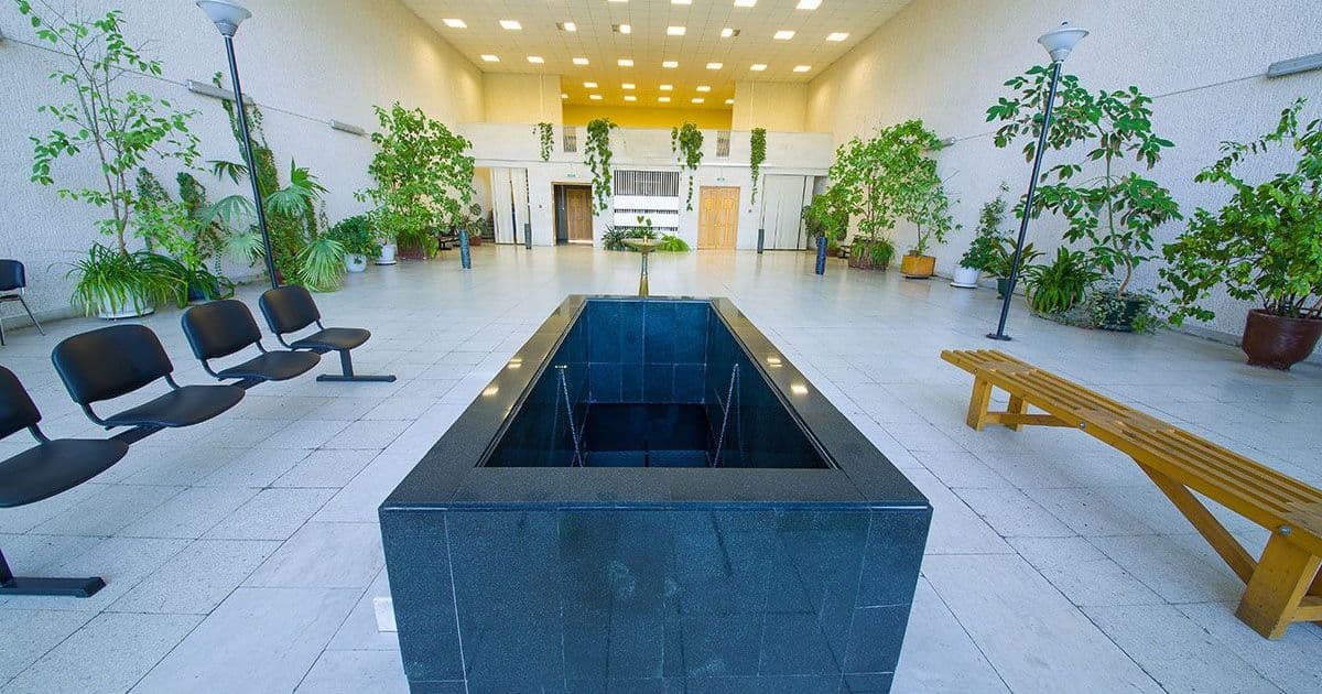 Прогулочная аллея с местами для отдыха